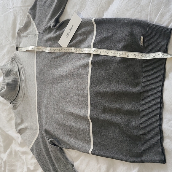 Calvin Klein Turtleneck Sweater.   Size Medium.   Gray - Picture 3 of 6
